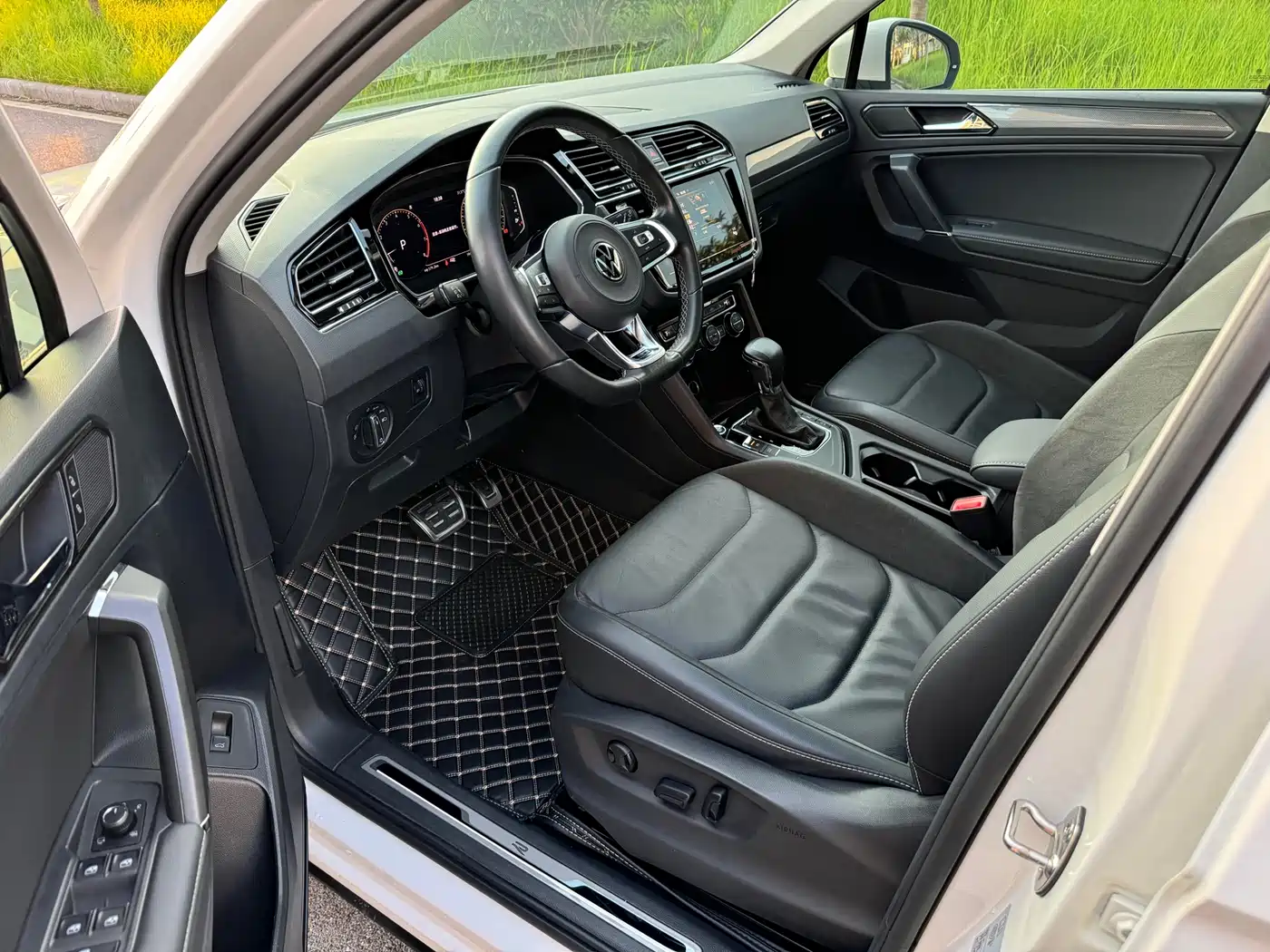 Volkswagen Tiguan L 2021 330TSI Automatic 2WD R-Line Premium фото 4