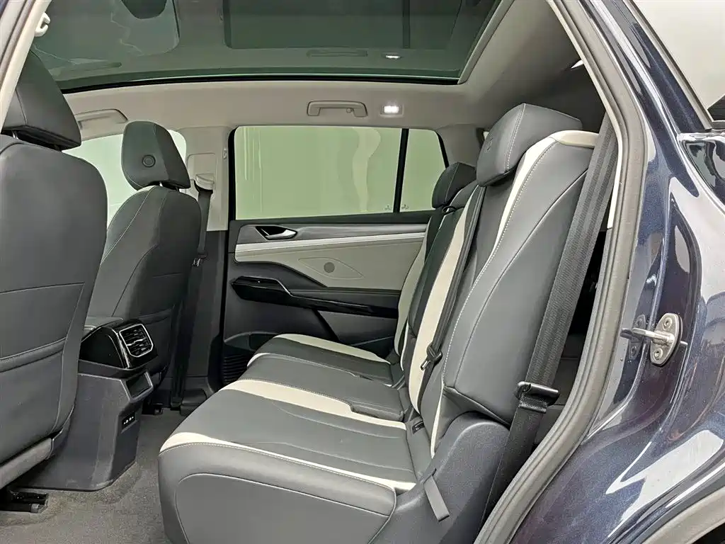 VOLKSWAGEN ID.6 CROZZ