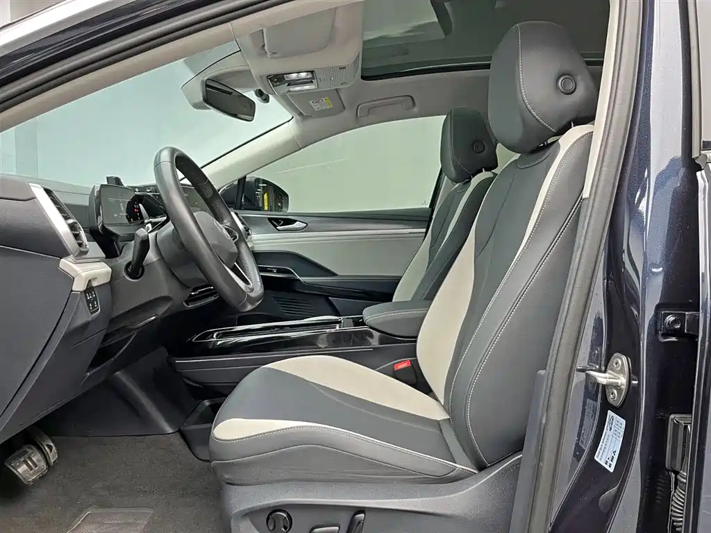 VOLKSWAGEN ID.6 CROZZ