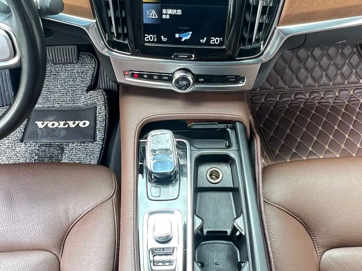 Фото 21 - Volvo S90