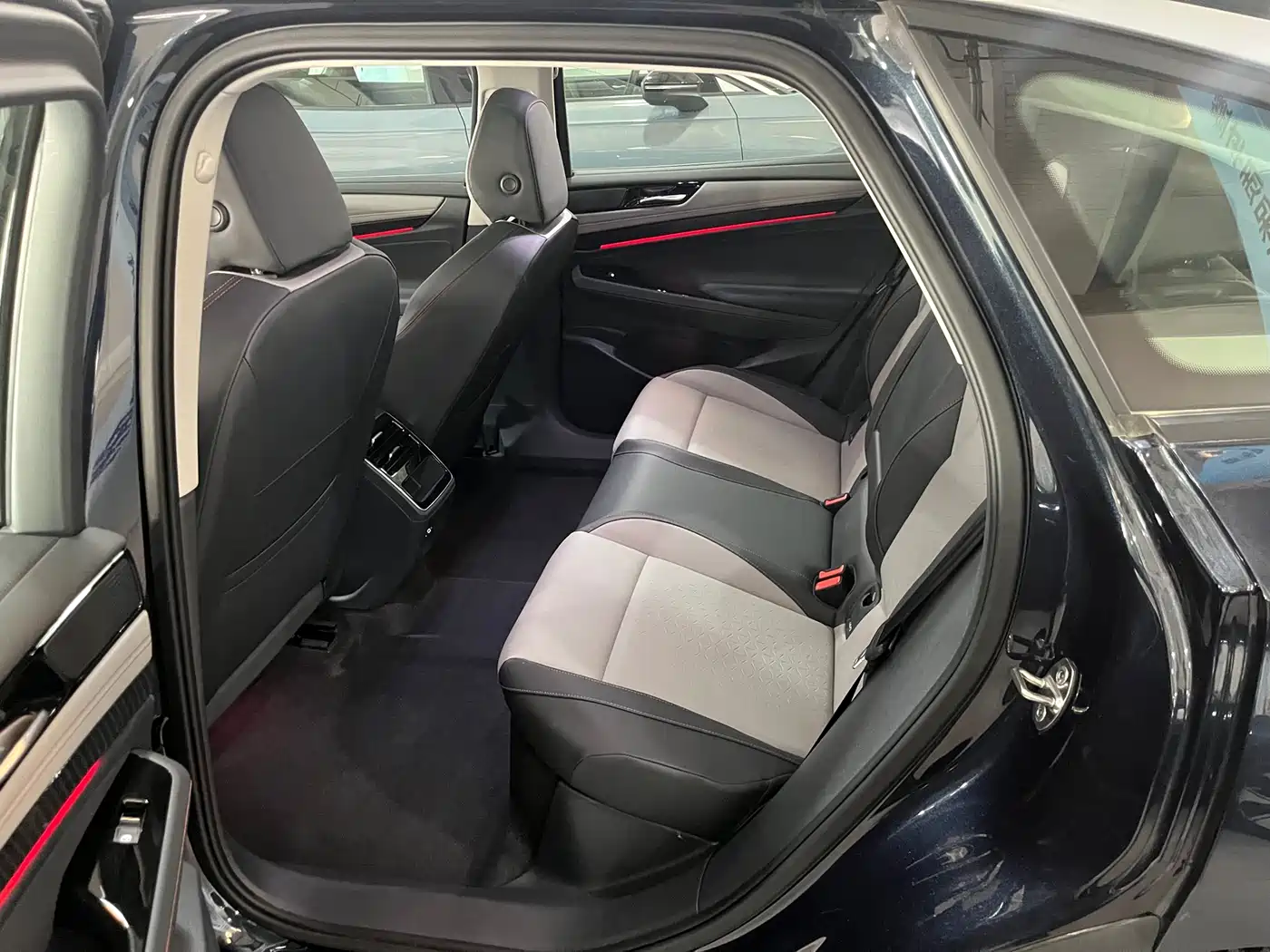 VOLKSWAGEN ID.7 VIZZION