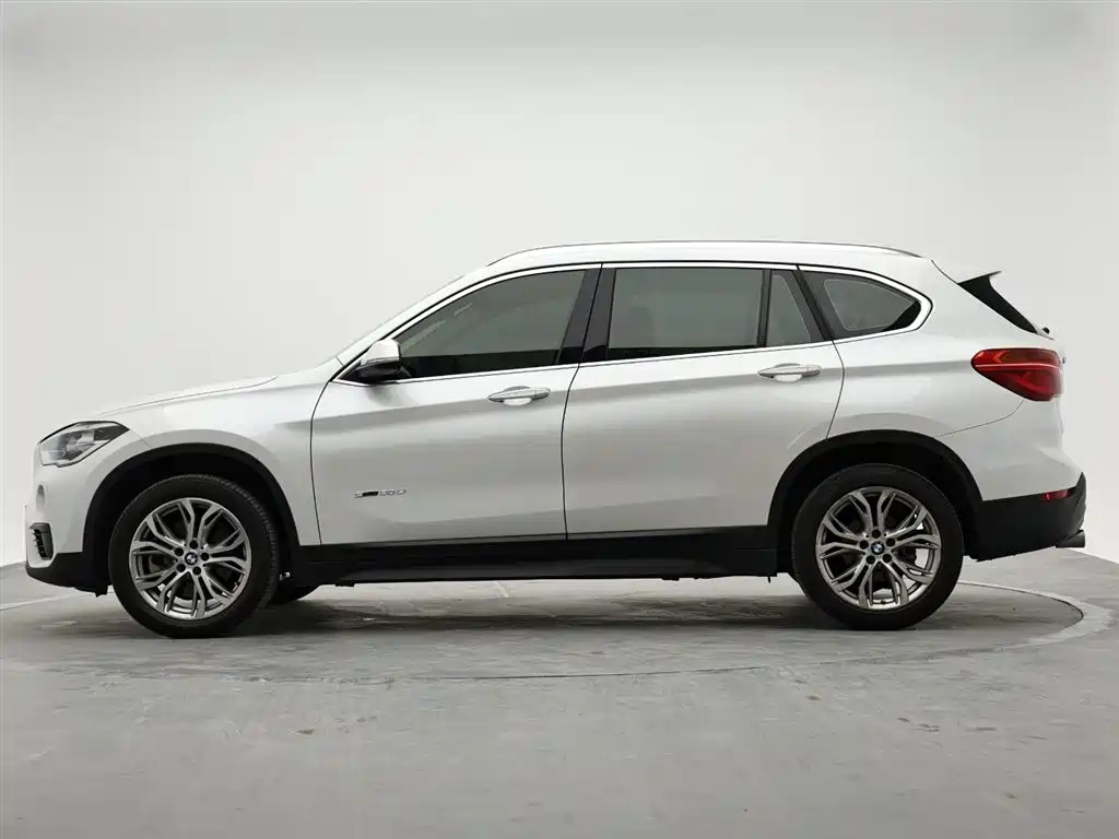BMW X1 2018 sDrive20Li Leading Model фото 5