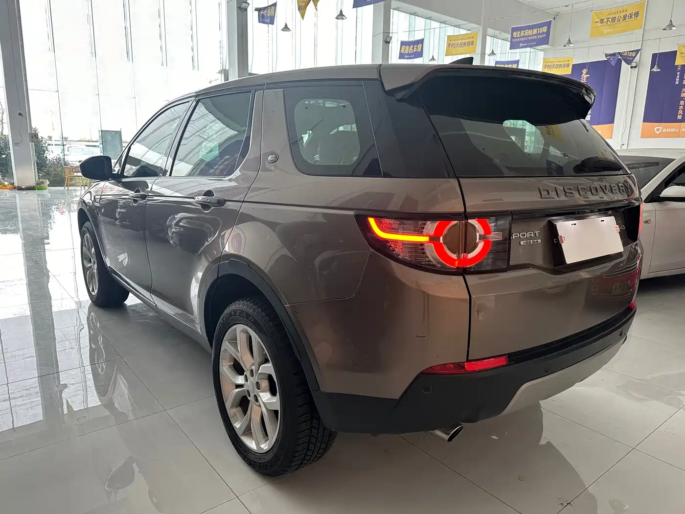 Land Rover Discovery Sport 2017 2.0T HSE фото 4
