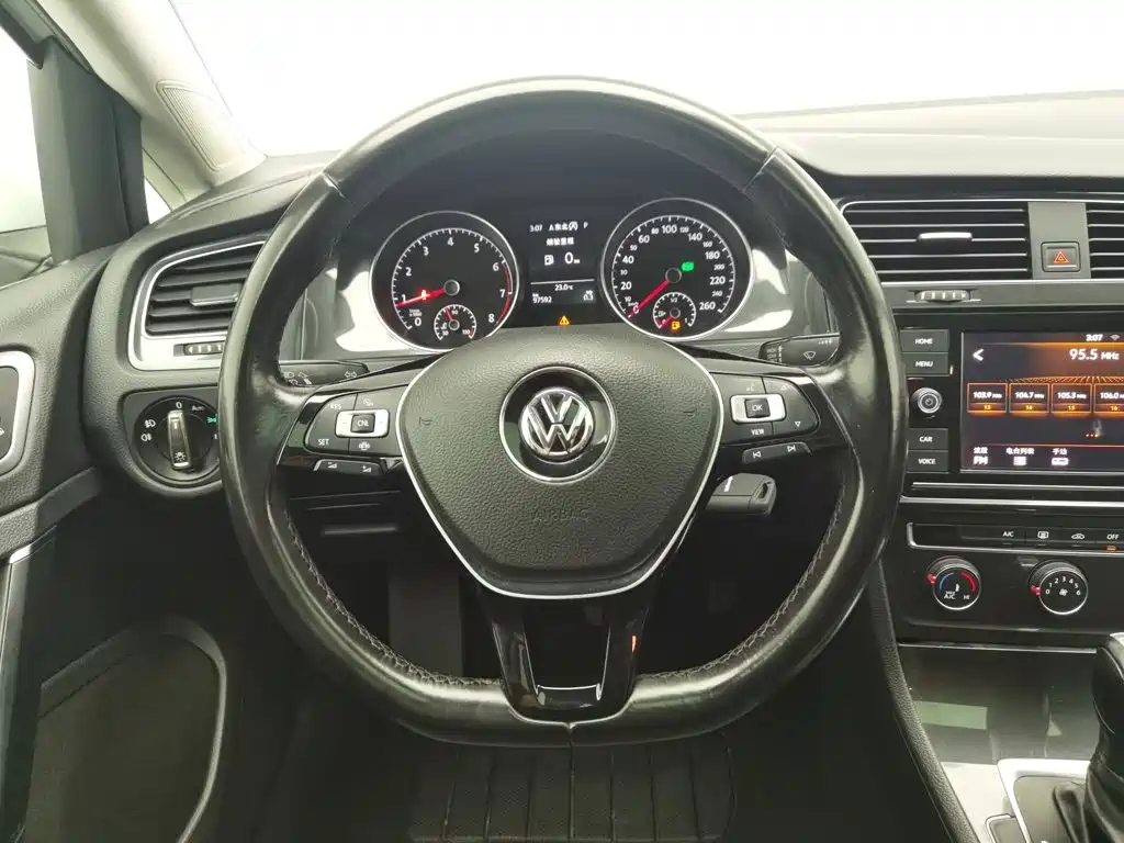 صورة 11 - Volkswagen Golf