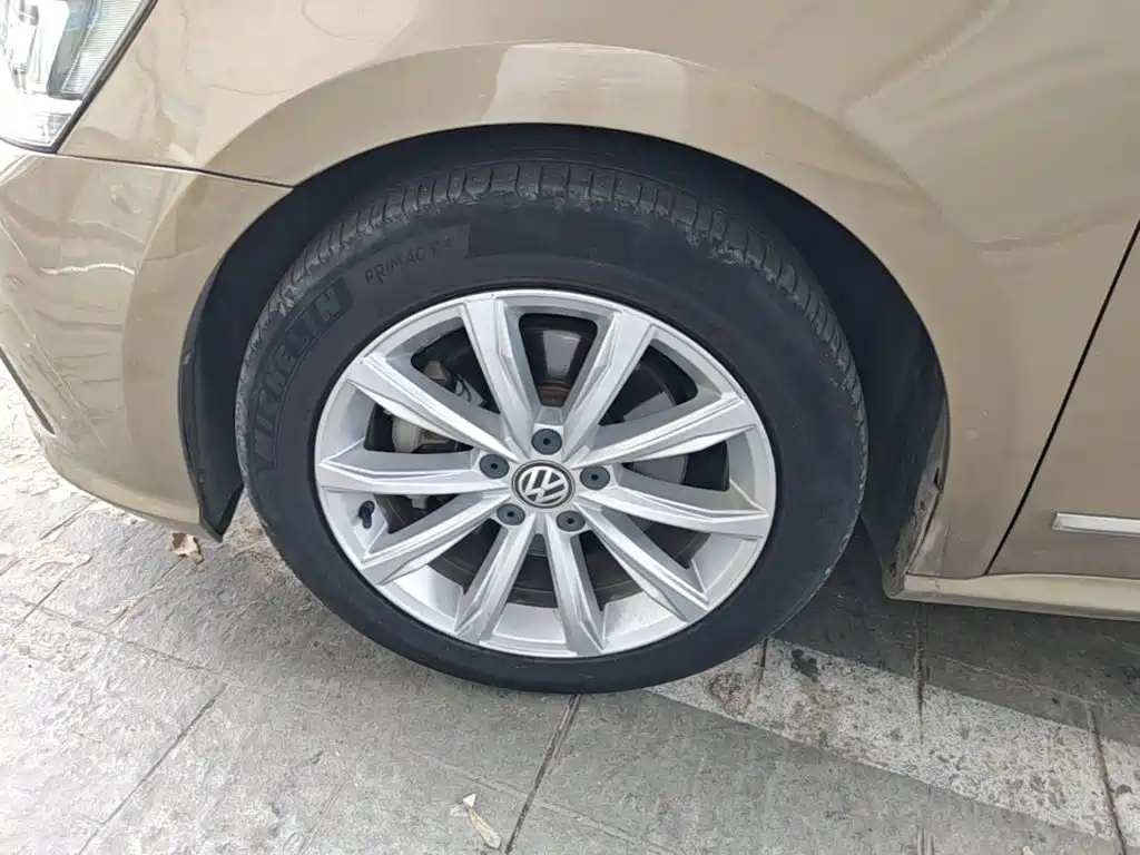 Фото 23 - Volkswagen Passat