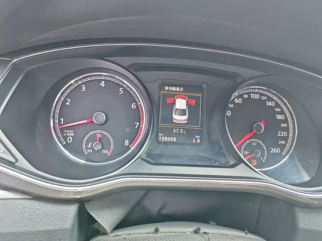 Фото 12 - Volkswagen Passat