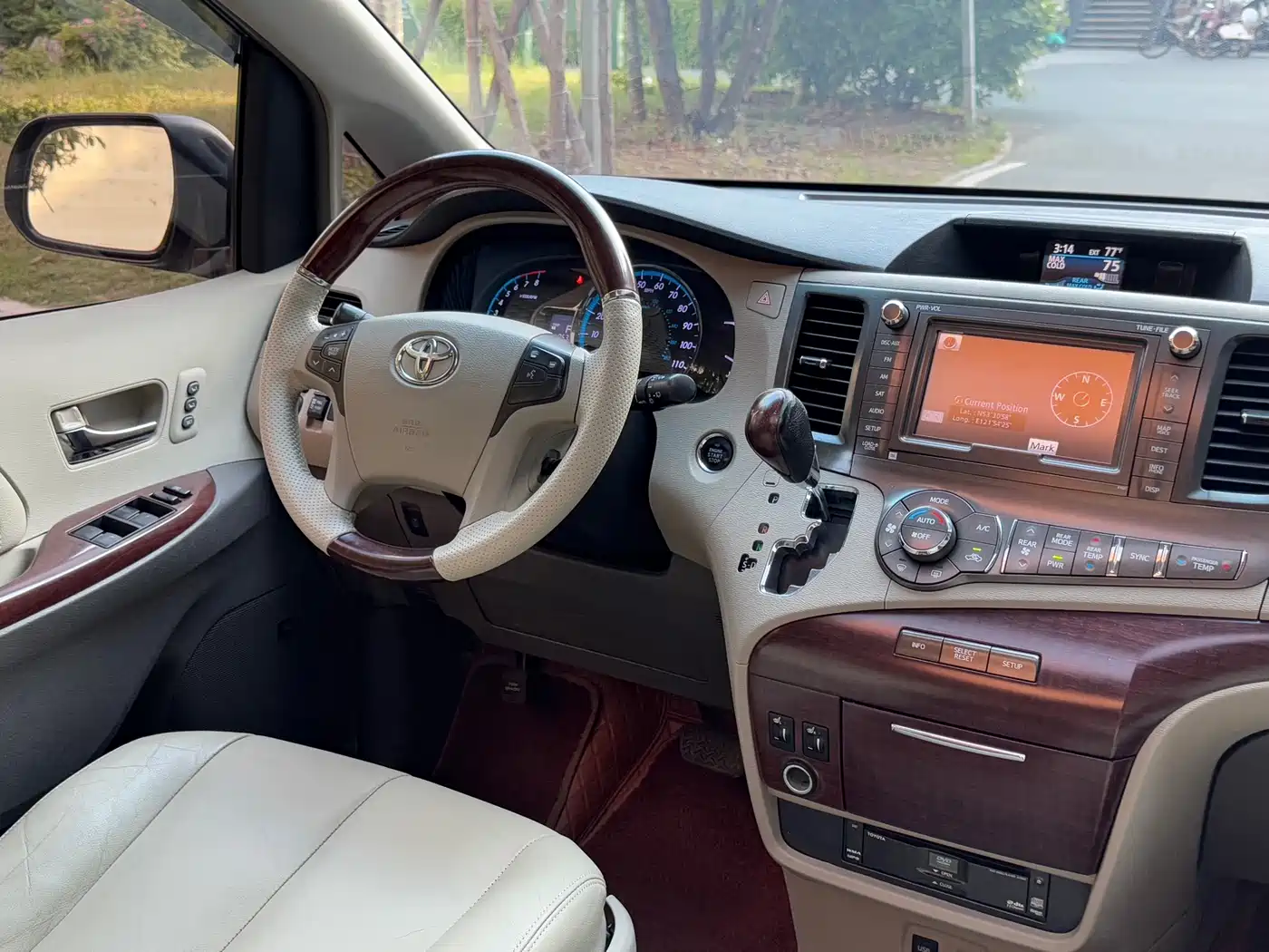Toyota Sienna 2011 2011 3.5L 4WD Automatic