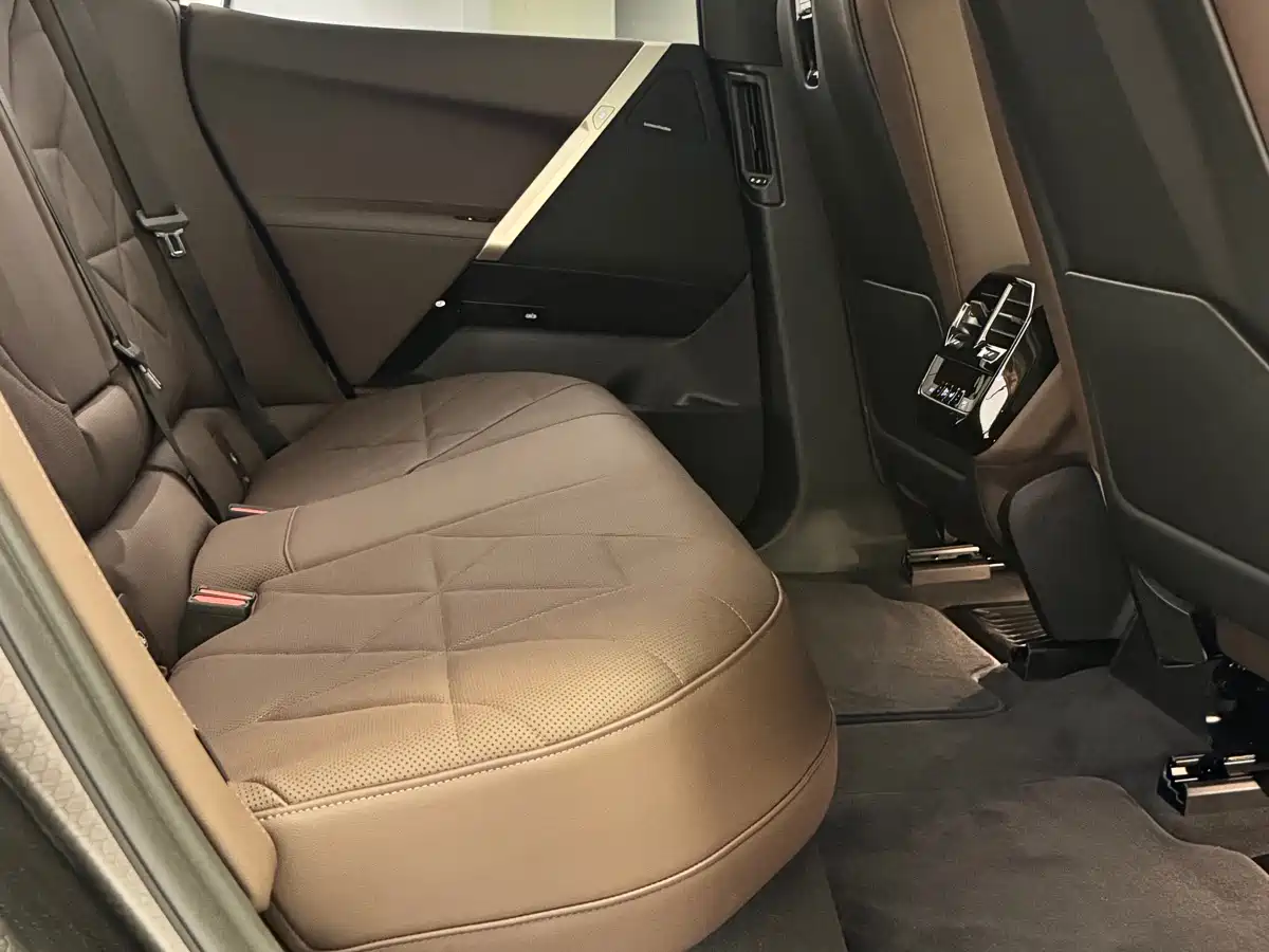BMW iX 2023 Facelift xDrive40 фото 8