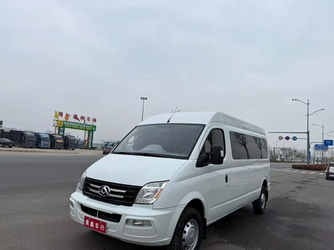 SAIC Maxus Xintu V80 2019 Model 2.5T Classic 6-speed manual Aoyuntong long wheelbase medium roof 7-seater