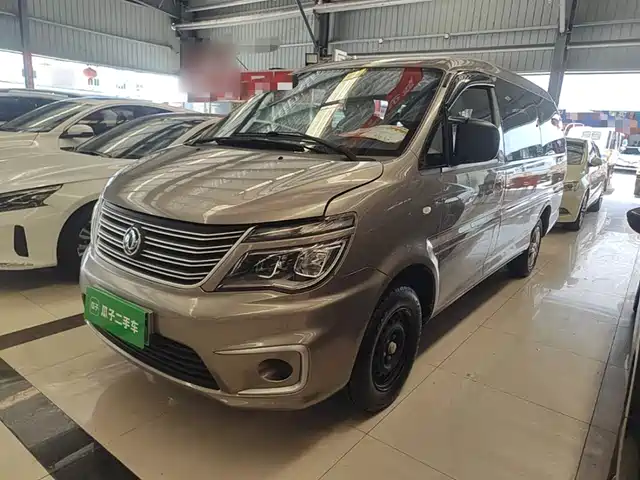 Forthing Lingzhi M5L 1.6L, базовая, 7 мест
