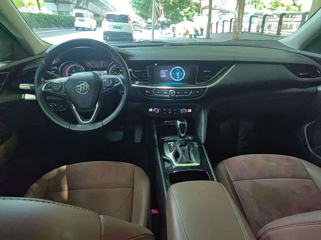 Фото 10 - Buick Regal