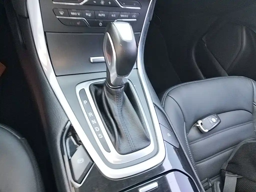 Фото 10 - Ford Edge