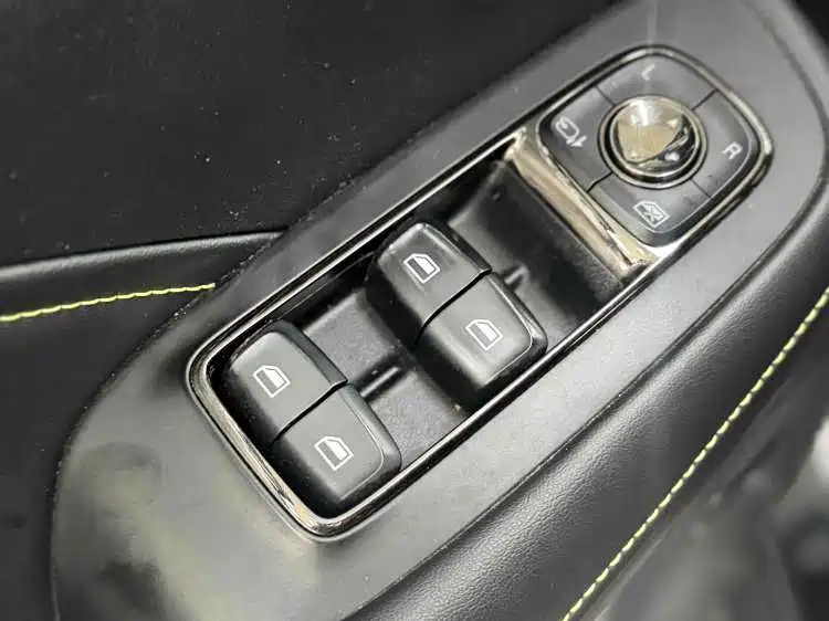 ROEWE RX5 NEW ENERGY
