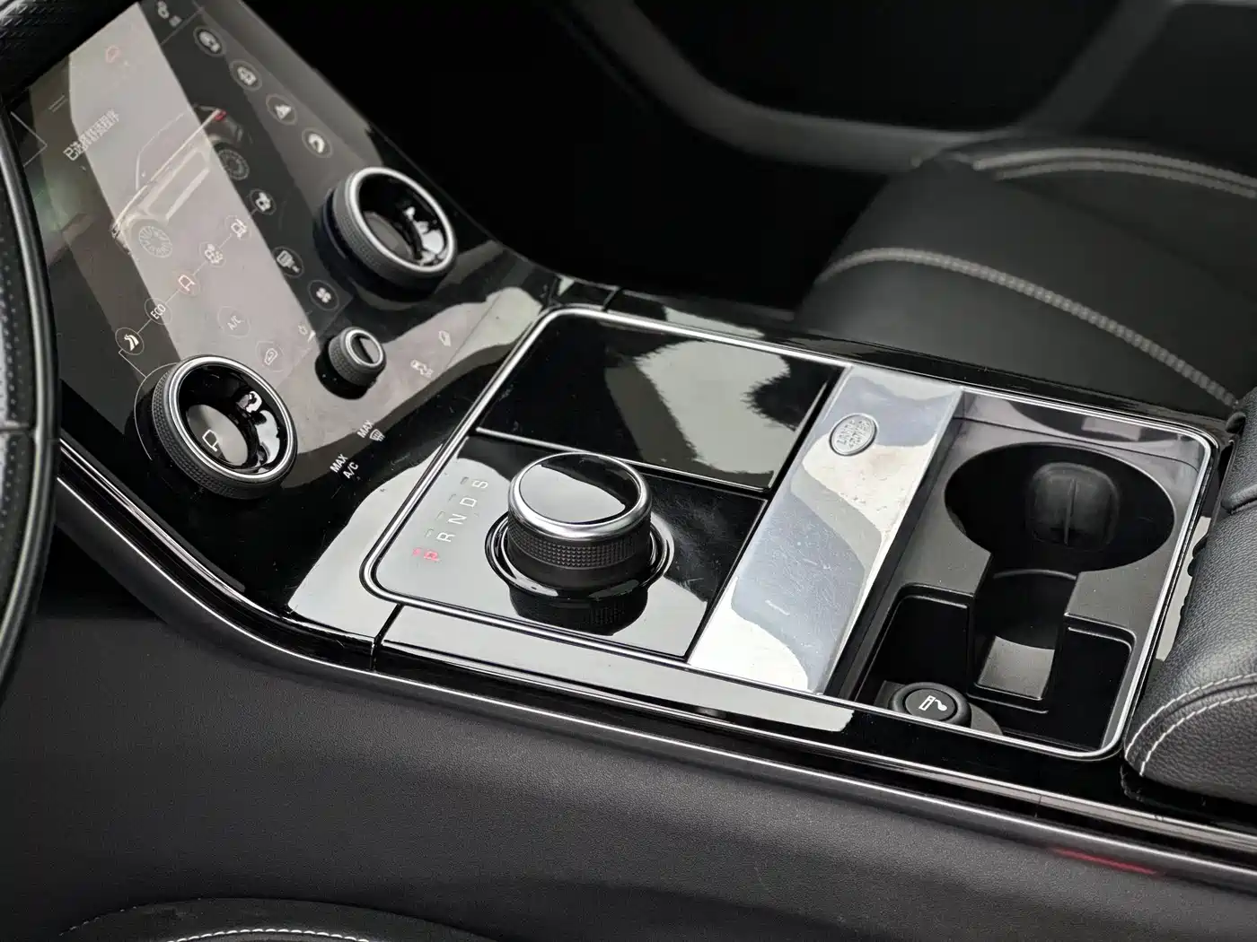 Land Rover Range Rover Velar 2018 P300 R-DYNAMIC S фото 13