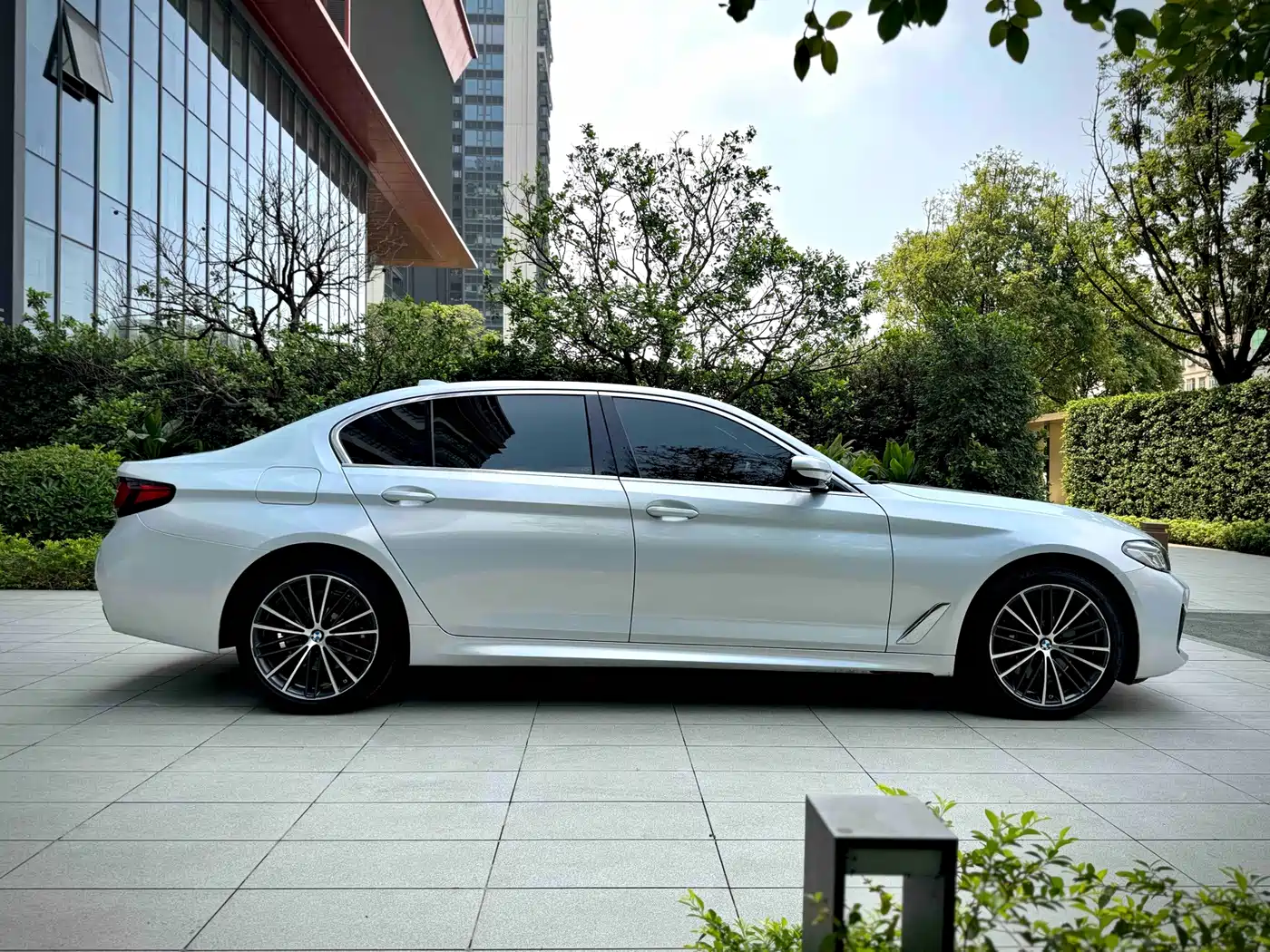 BMW 5 Series 2021 530Li Leading M Sport Package фото 5