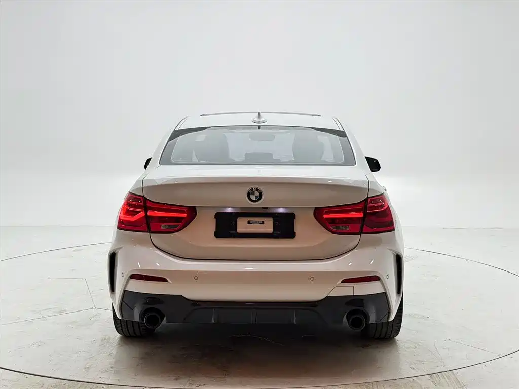 BMW 1 Series 2022 120i M Sport Shadow Edition фото 5