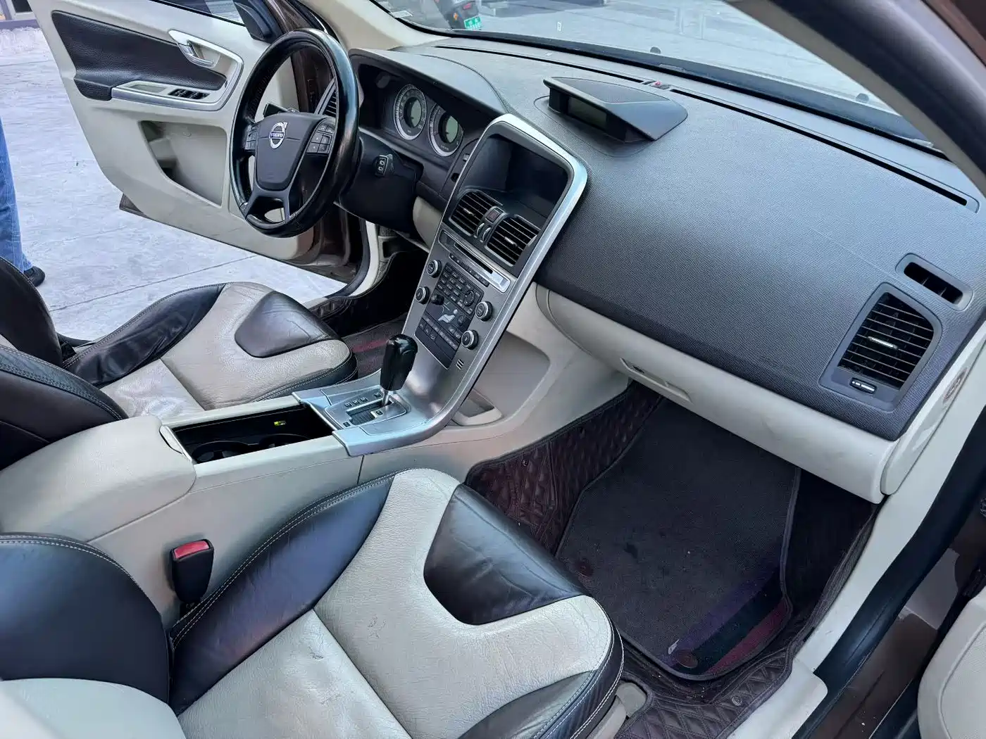 Volvo XC60 (Import) 2010 2011 T6 R-Design Sport Edition