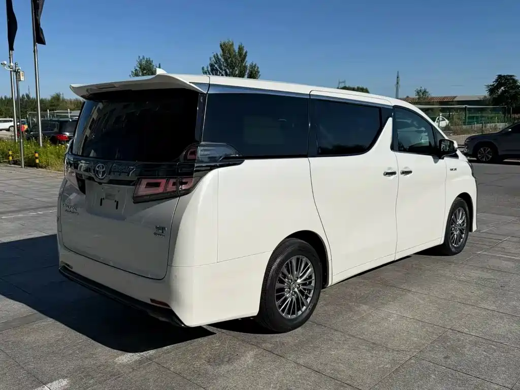 Фото 4 - Toyota Vellfire