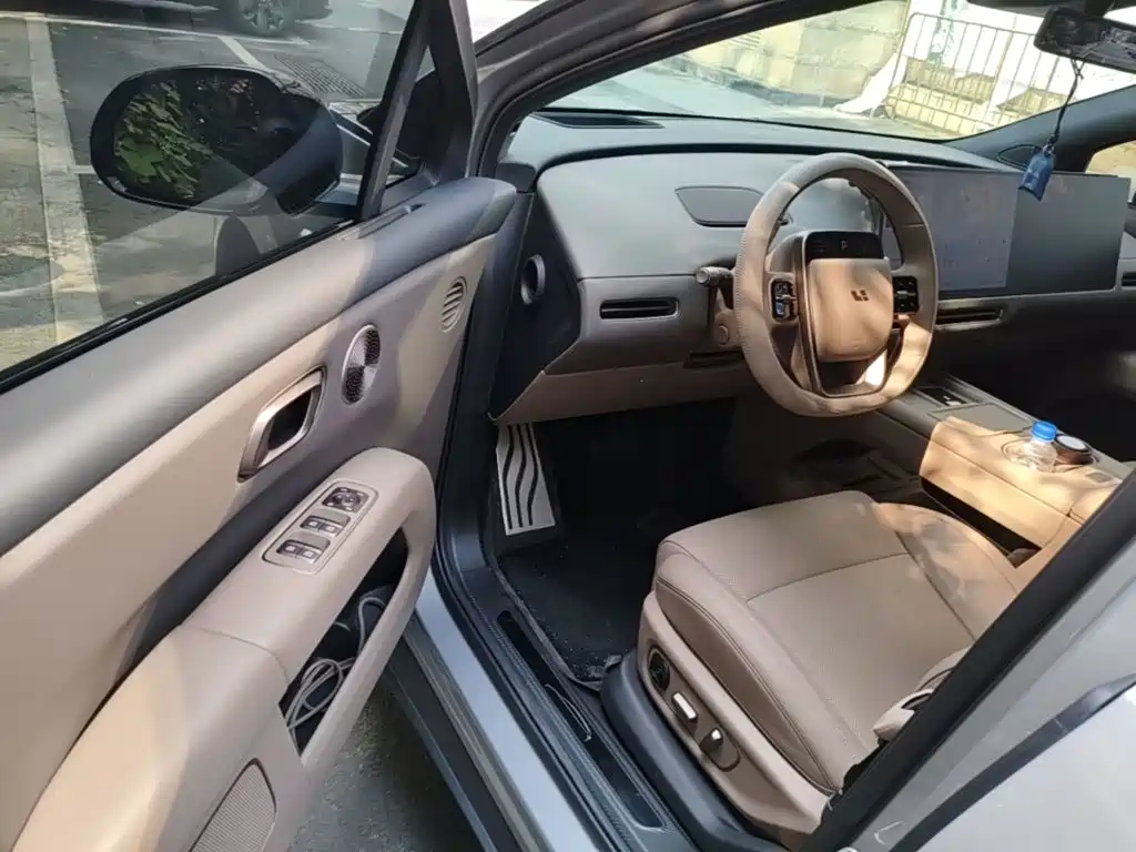 Фото 16 - Li Auto i6