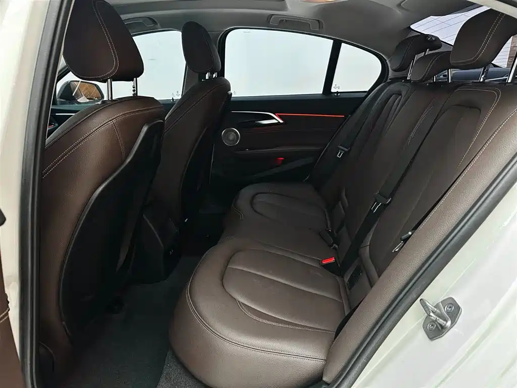 BMW 1 Series 2022 120i M Sport Shadow Edition фото 22