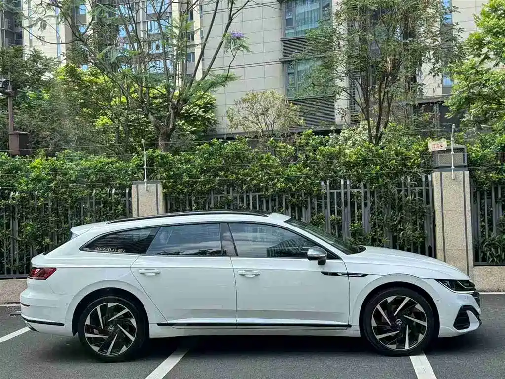 Volkswagen FAW-Volkswagen CC 2021 Shooting Brake 330TSI Hunter Edition фото 4