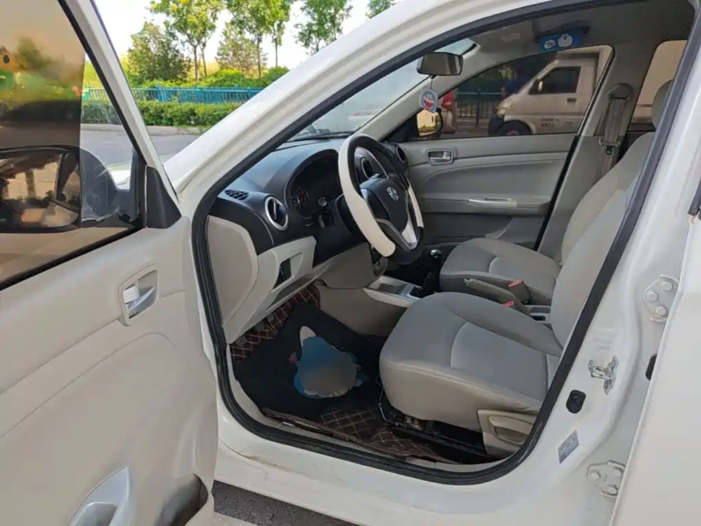 Changan Yuexiang V3 2018 2015 1.4L Manual Cozy (China V)
