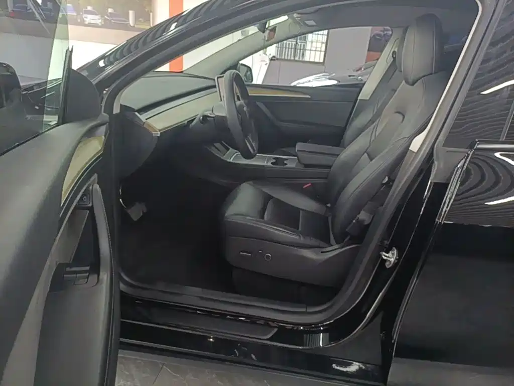 Фото 16 - Tesla Model Y