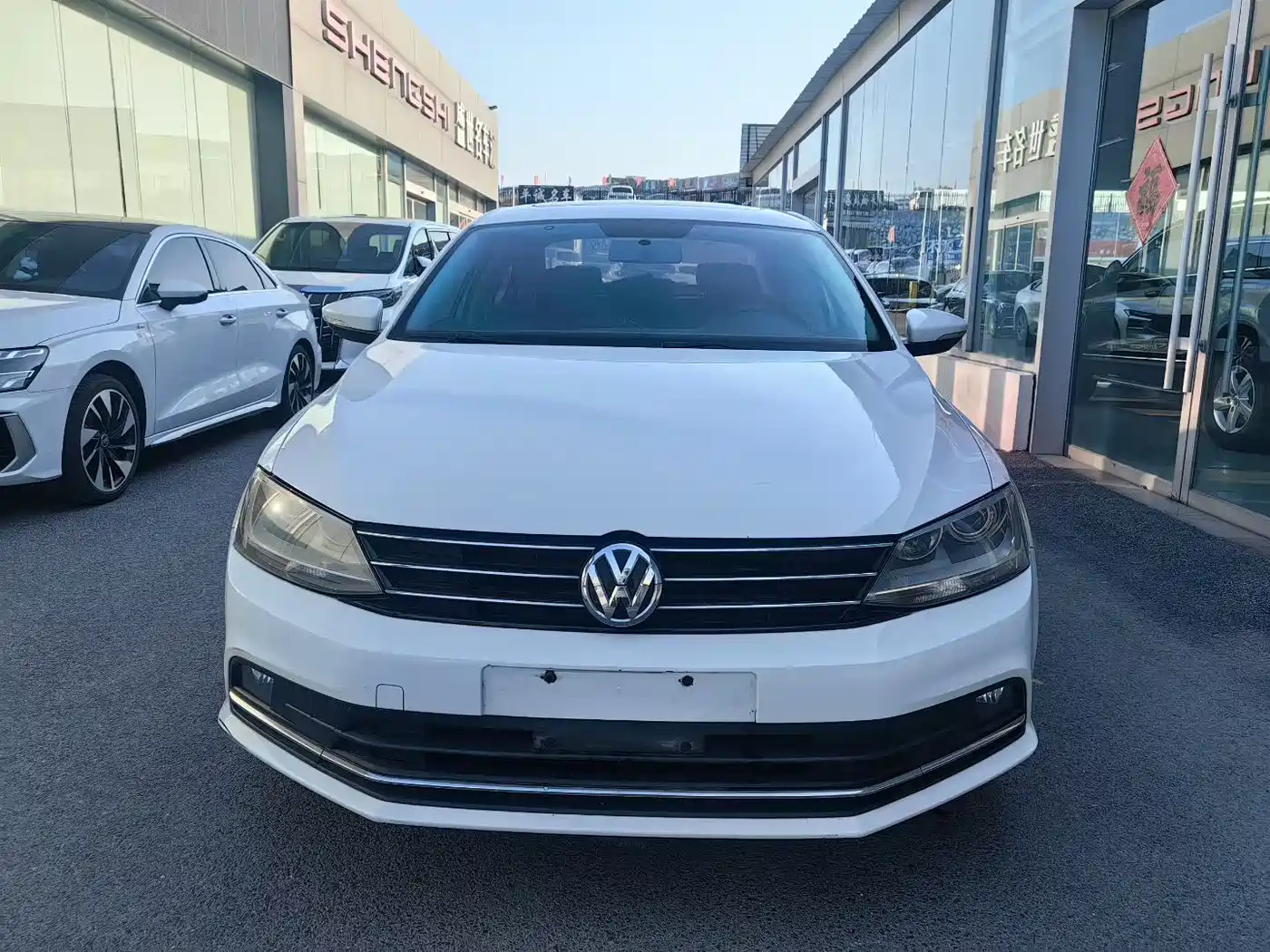 Volkswagen Sagitar 2015 1.6L Automatic Comfort фото 2
