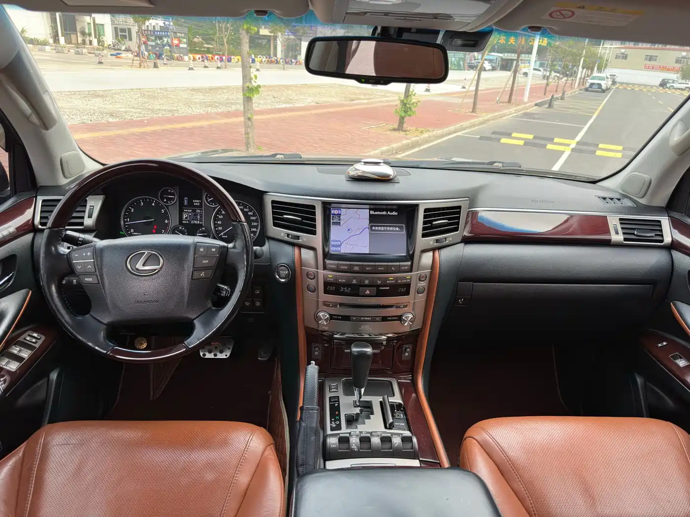 Lexus LX 2013 570 фото 12