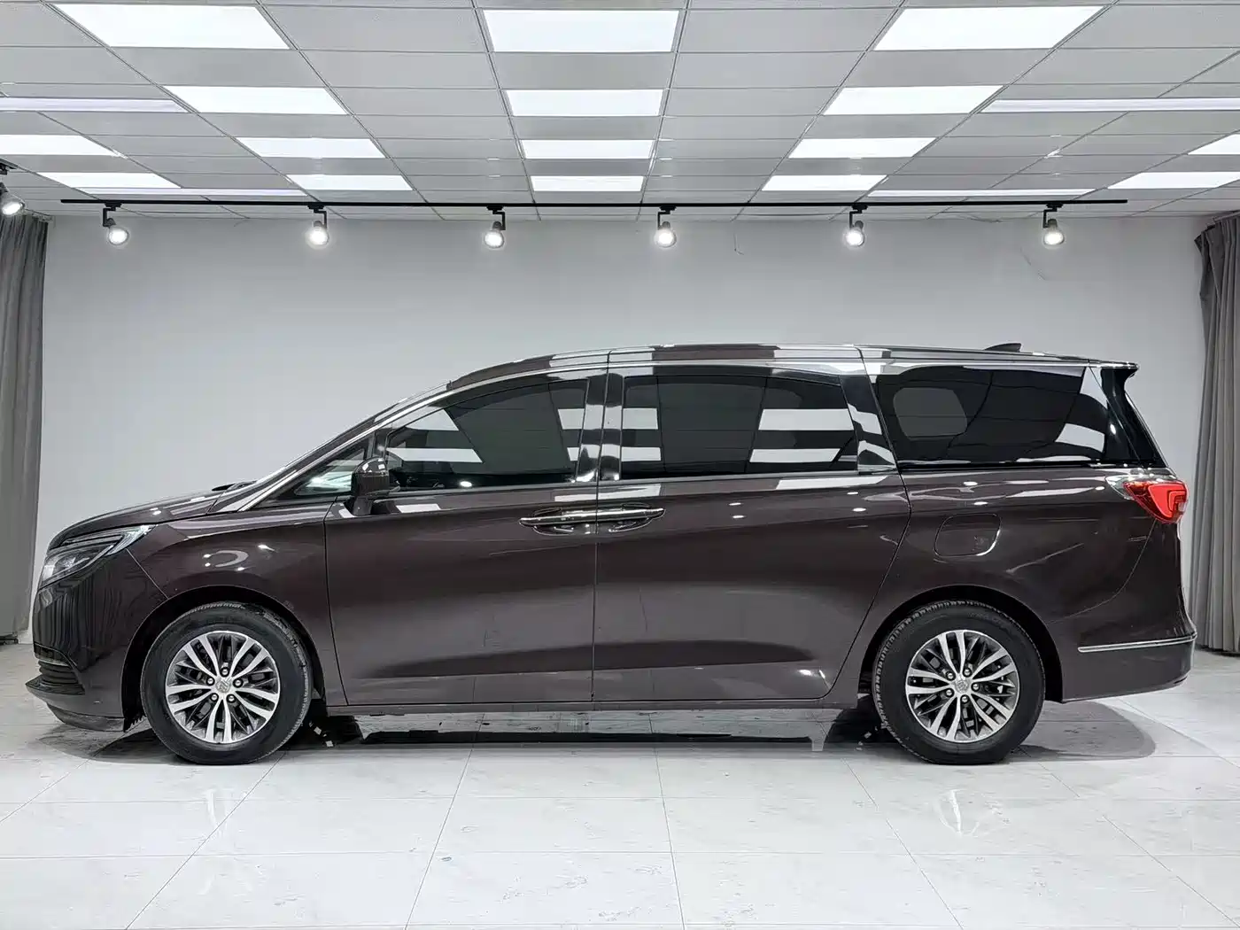Buick GL8 2017 ES 28T Luxury China V фото 3