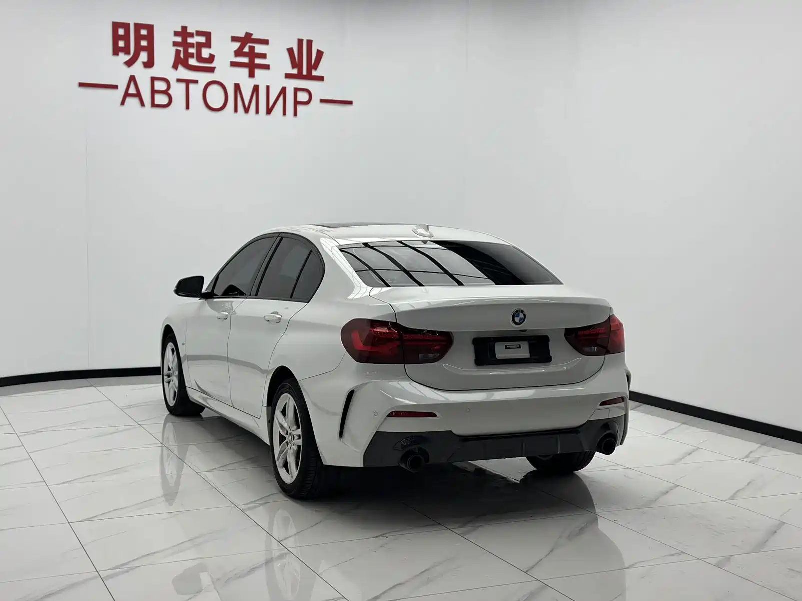 Фото 9 - BMW 1 Series