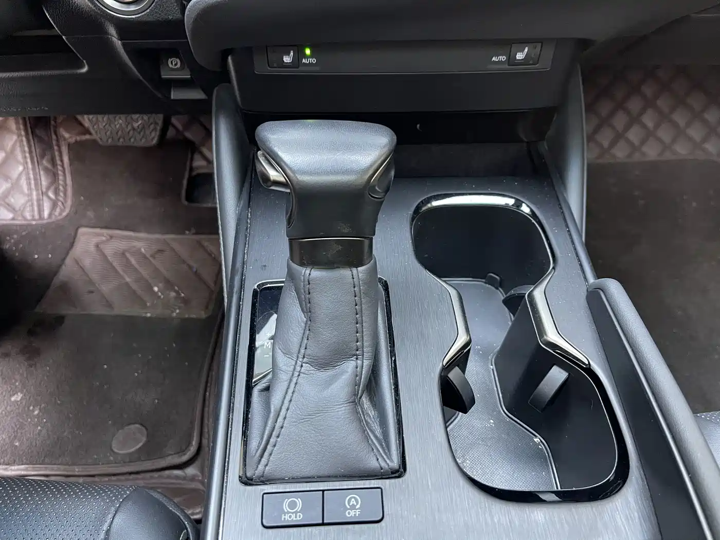 Lexus ES 2023 200 Excellence Edition фото 16