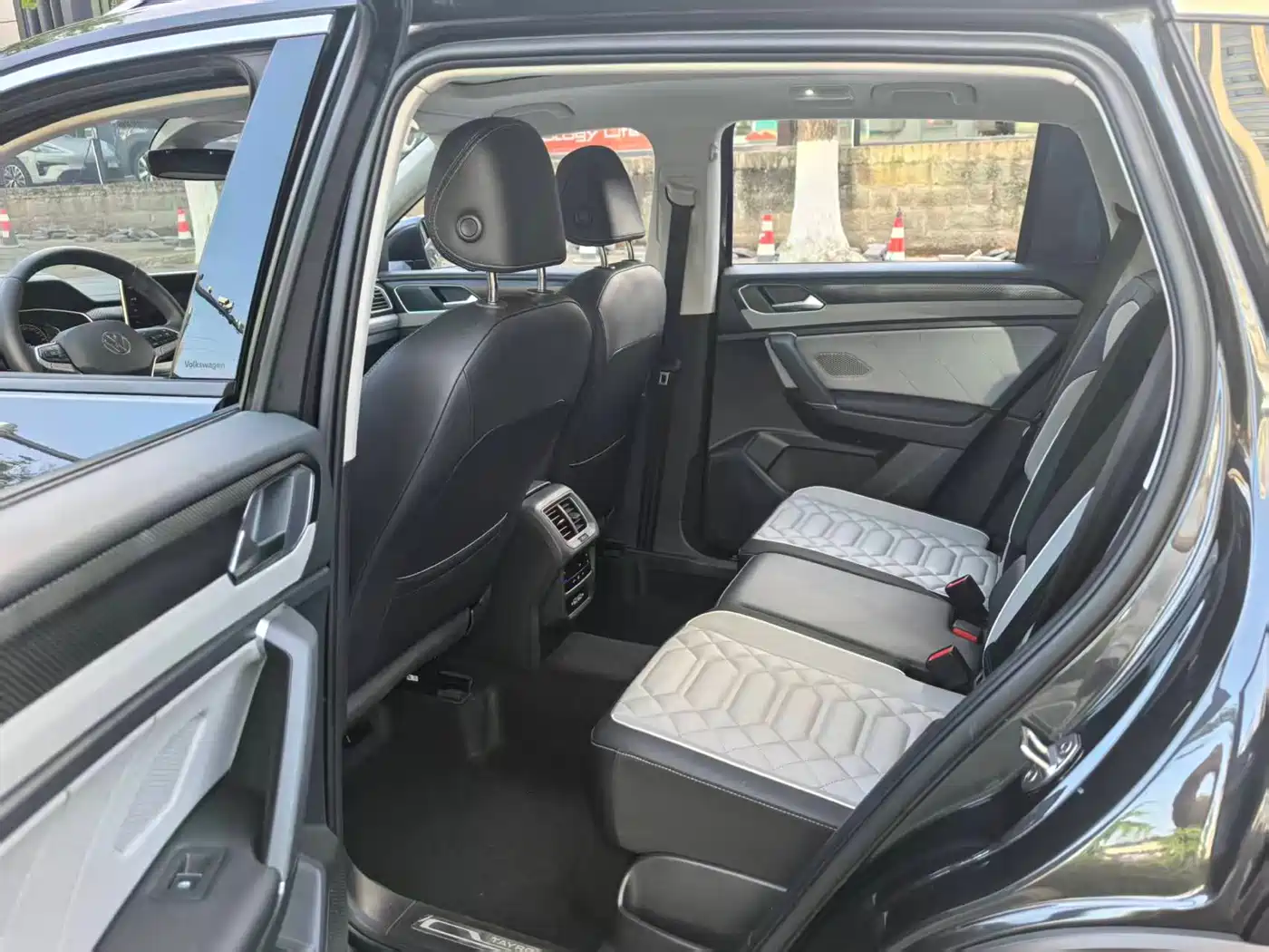 Volkswagen Tayron 2023 330TSI 2WD Luxury Plus Advanced Edition фото 8