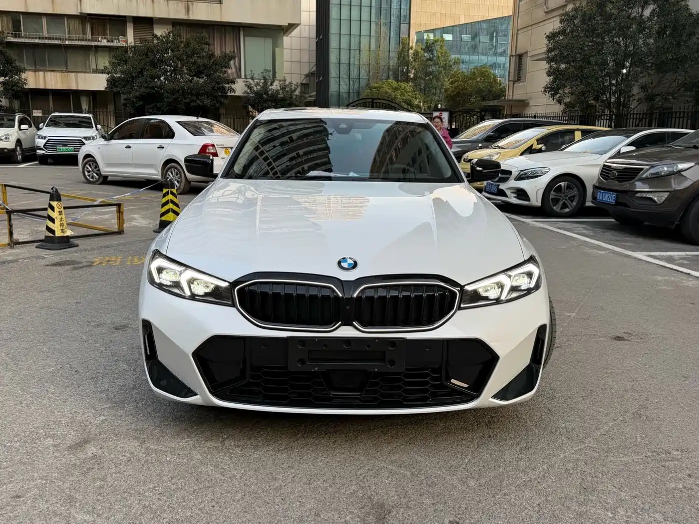 BMW 3 Series 2025 330Li M Sport Night Edition фото 2