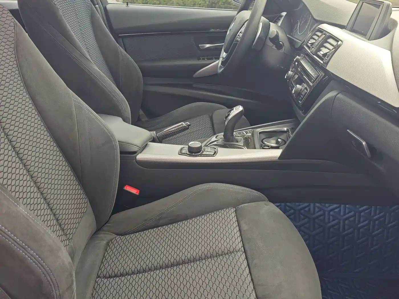 BMW 3 Series 2017 320i M Sport фото 5