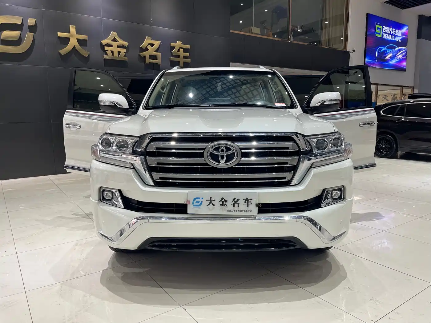 Toyota Land Cruiser (Import) фото 3