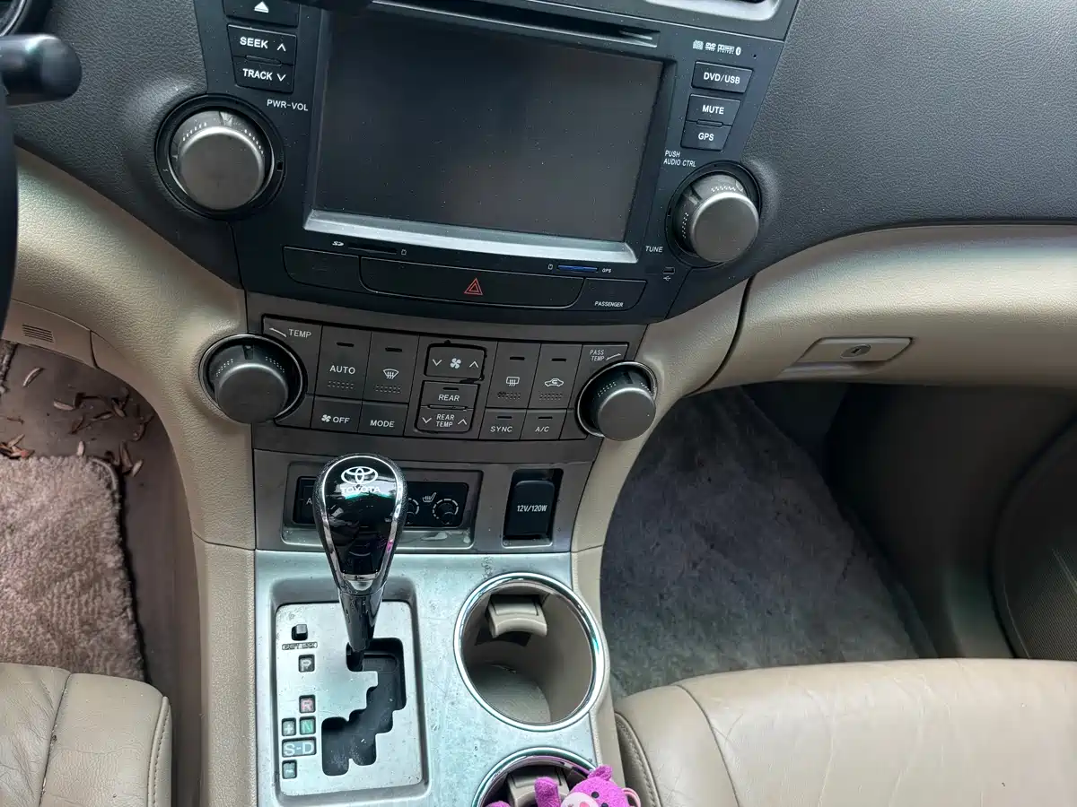 Toyota Highlander 2011 2.7L 2WD 7-seat Elite фото 10