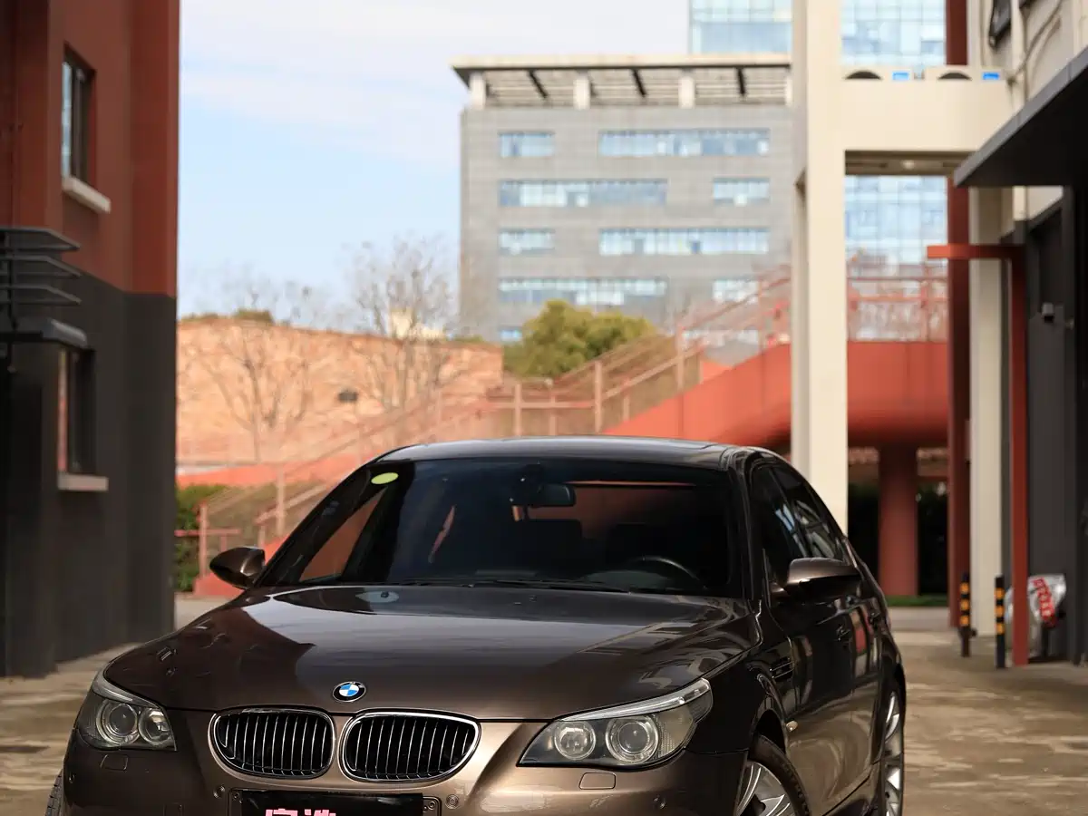 BMW M5 2005 Model M5 фото 4