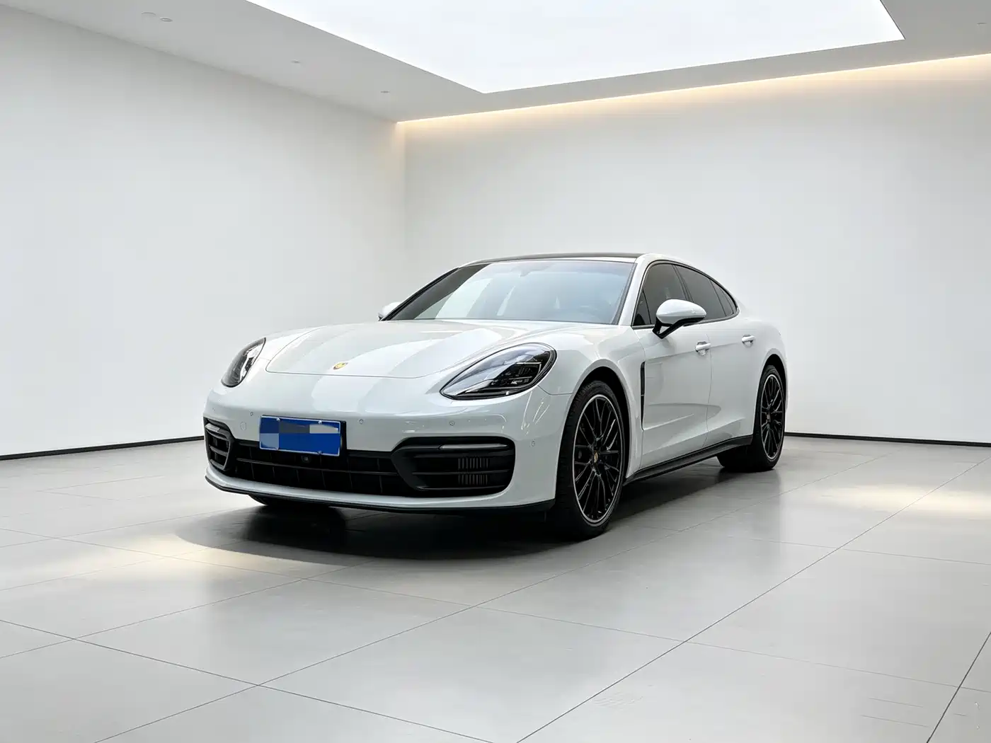 Фото 1 - Porsche Panamera