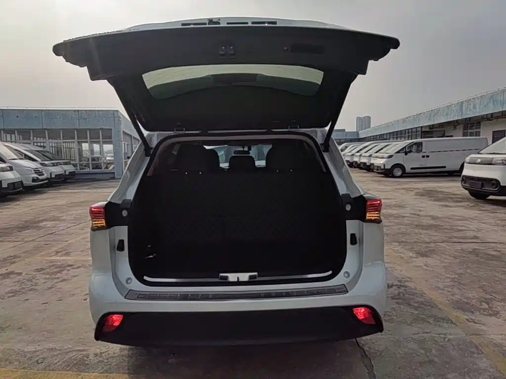Photo 19 - Toyota Highlander
