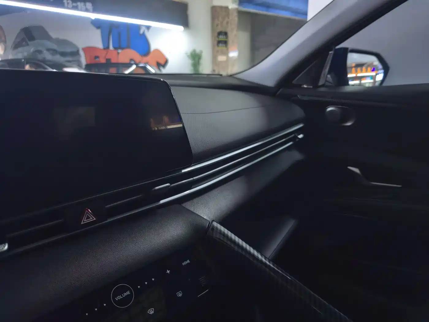 Hyundai Elantra 2021 1.5L CVT LUX Premium Edition фото 7