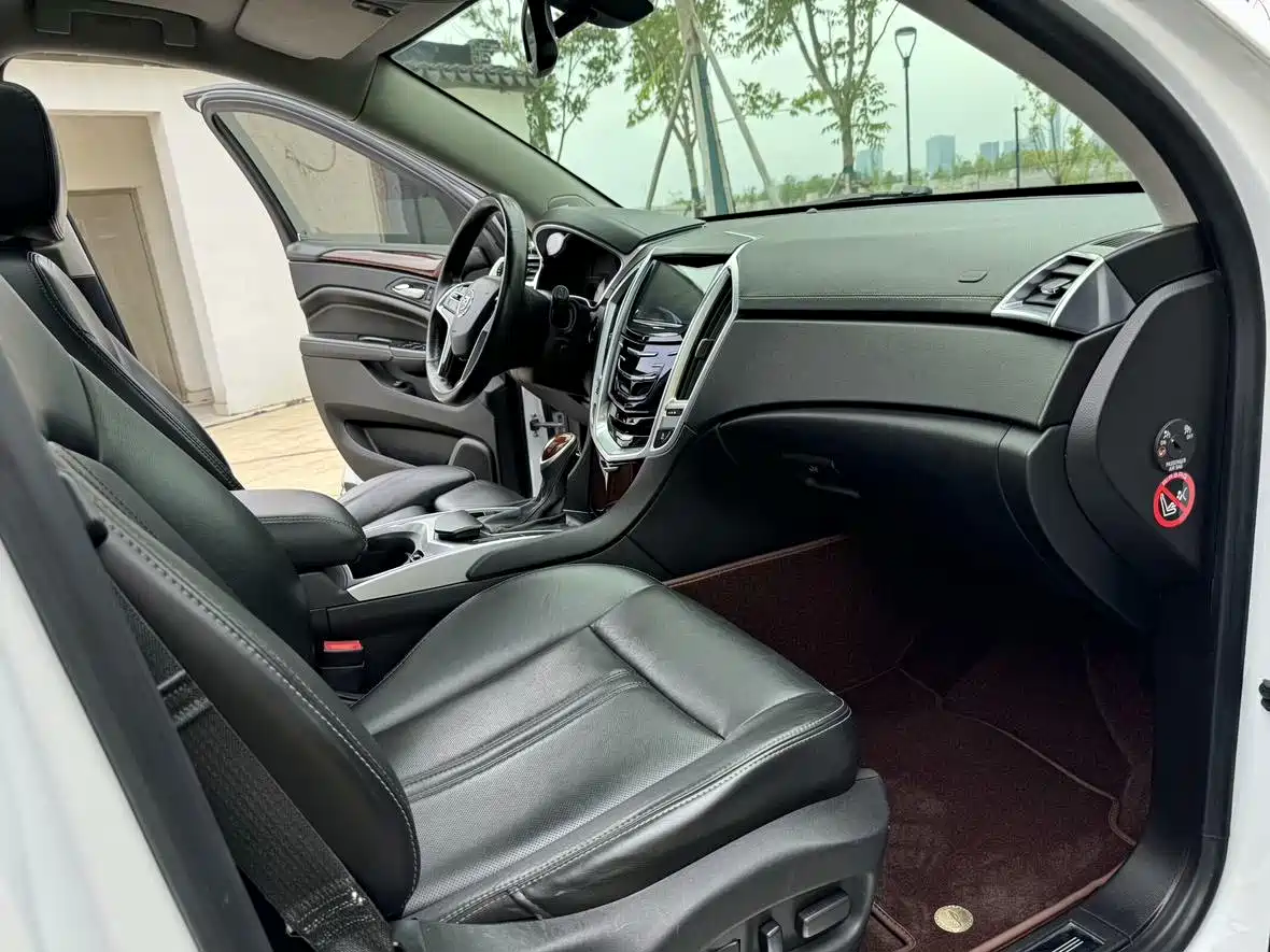 Cadillac SRX 2013 3.0L Leading фото 9