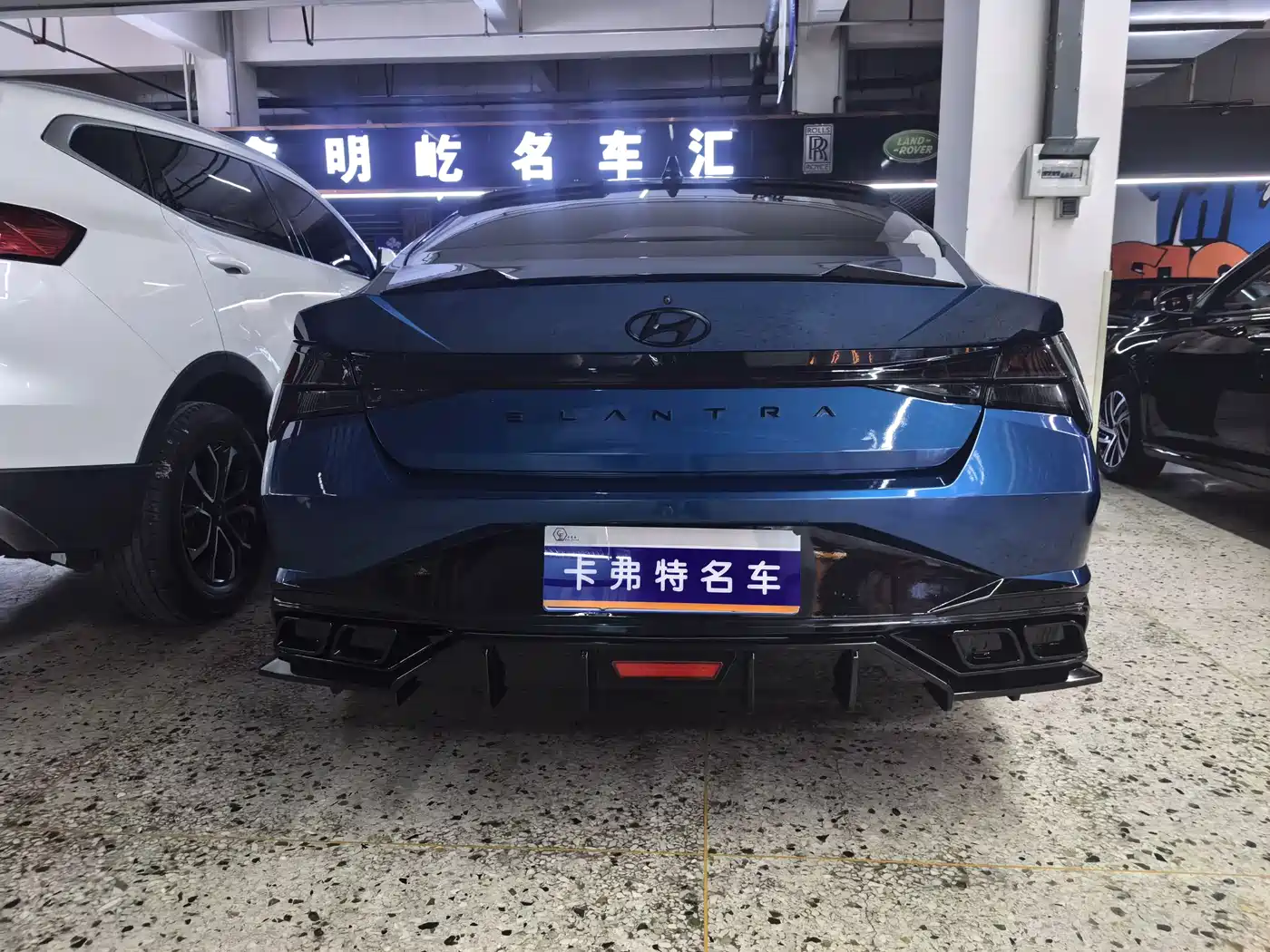 Hyundai Elantra 2021 1.5L CVT LUX Premium Edition фото 11