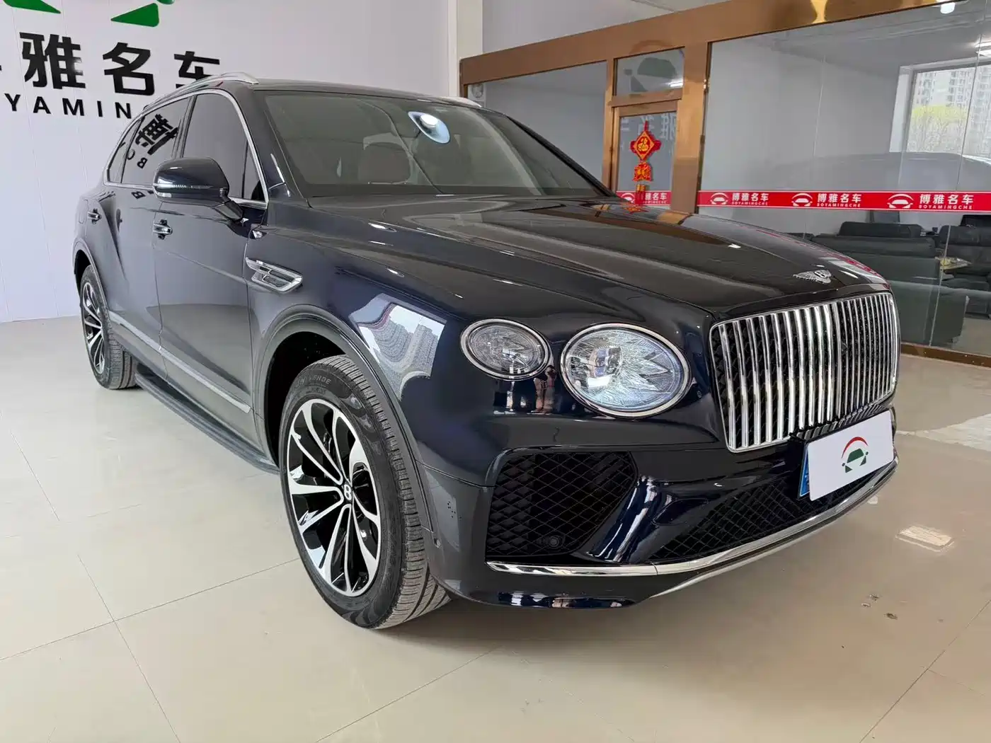 Bentley Bentayga 2024 4.0T V8 Long Wheelbase фото 2