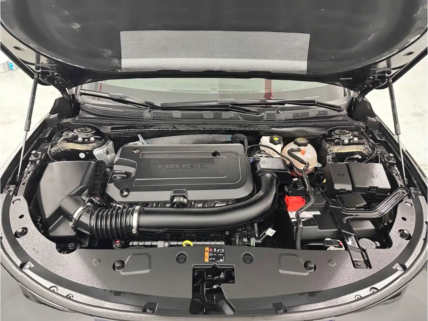 Buick LaCrosse 2025 Model 28T Platinum Edition фото 7