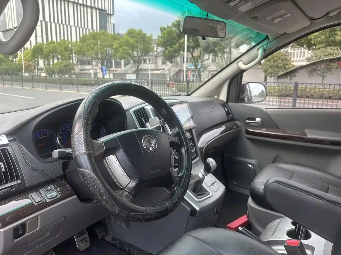Dongfeng Fengxing Fengxing CM7 2015 2014 2.4L Manual Business Edition