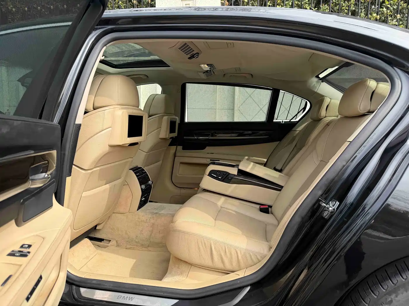 BMW 7 Series 2009 740Li Luxury фото 7