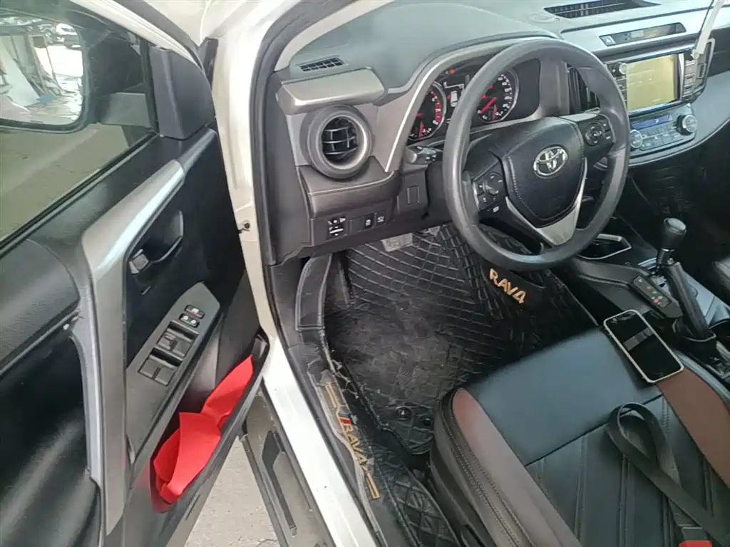 Toyota RAV4 Rongfang 2019 2.0L CVT 2WD Style X Limited Edition China VI фото 16