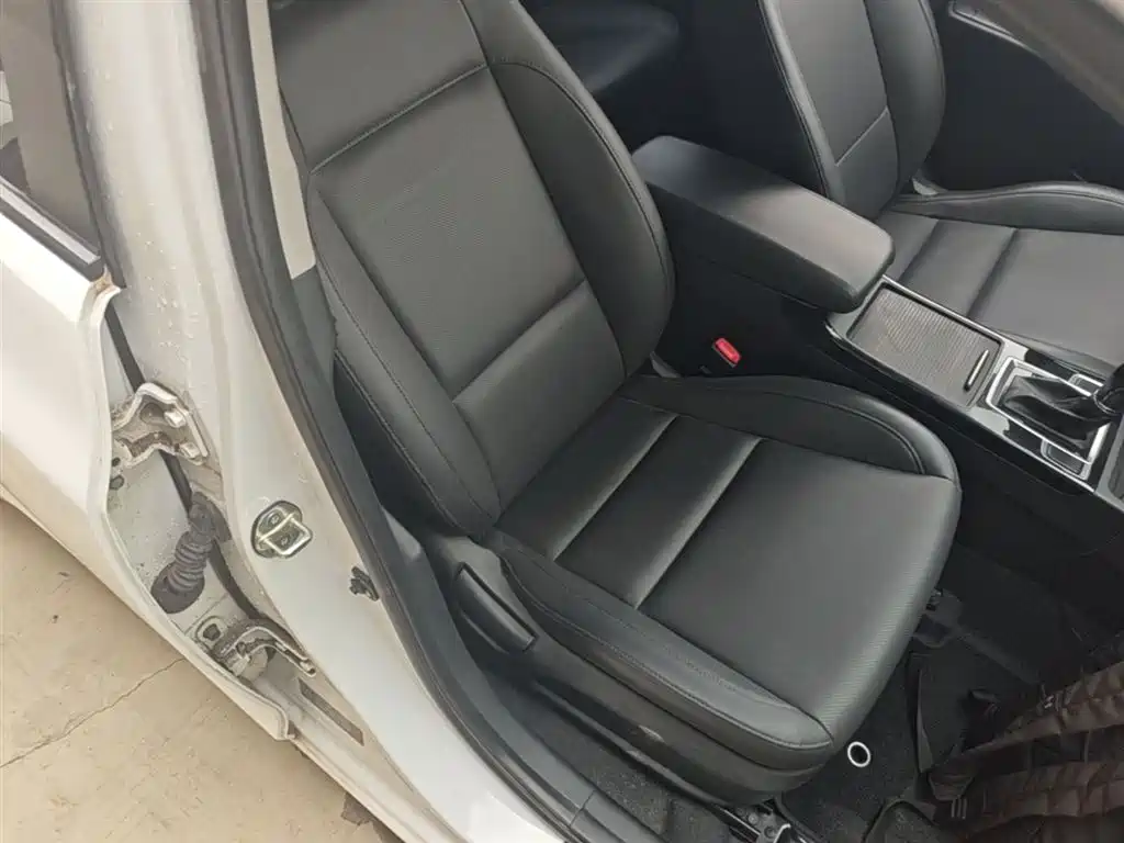 Hyundai Mistra 2014 1.8L Auto Premium DLX фото 25