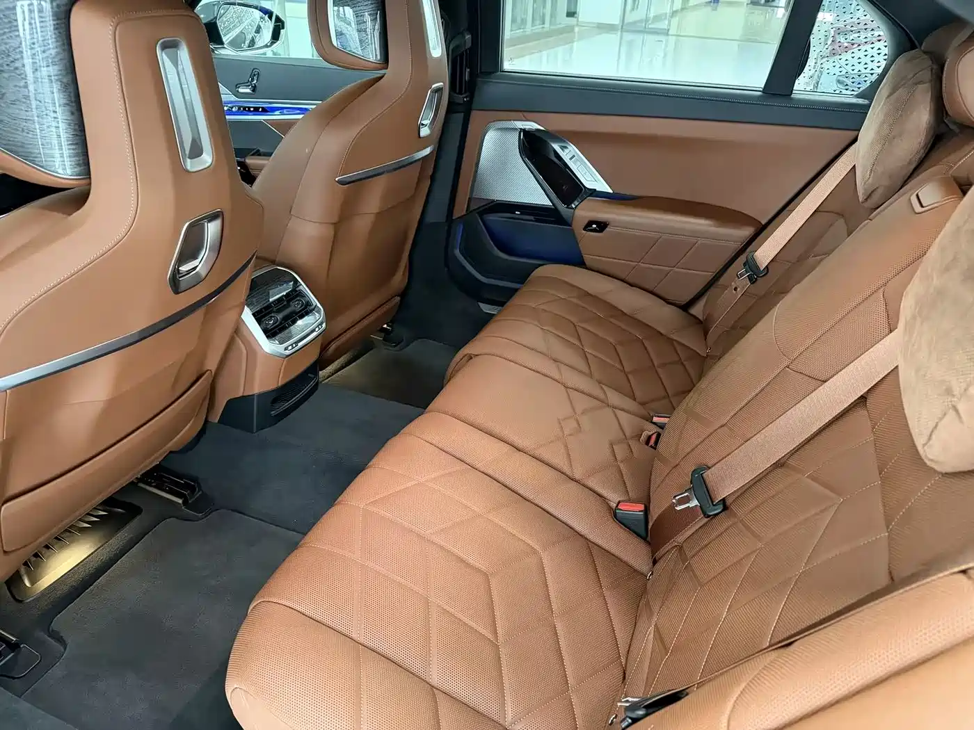 BMW 7 Series 2023 740Li Exclusive M Sport Package фото 11